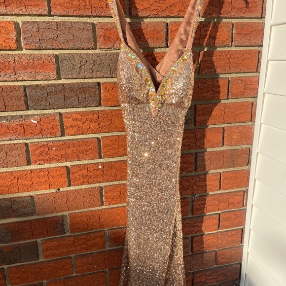 Tony Bowls prom gown - Picture 3 of 7